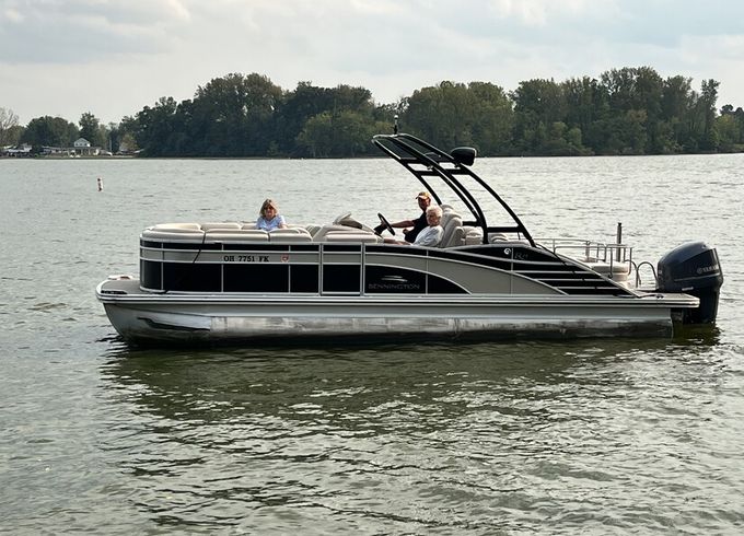 Pontoon boat Tours
