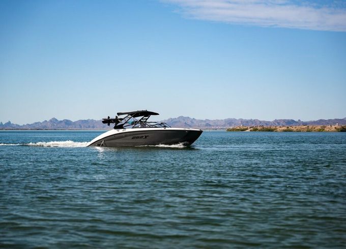 High Performance Spacious 25 ft Jet Boat