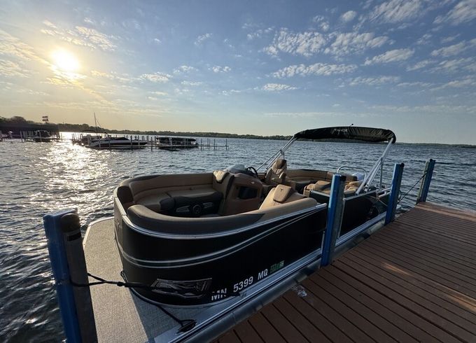 23’ Pontoon Rental
