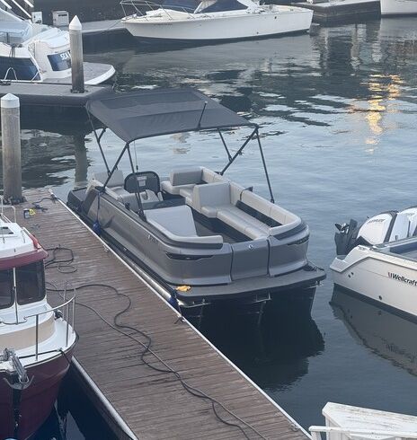 24' Premium Pontoon Boat for 11 Guests with Fish Finder