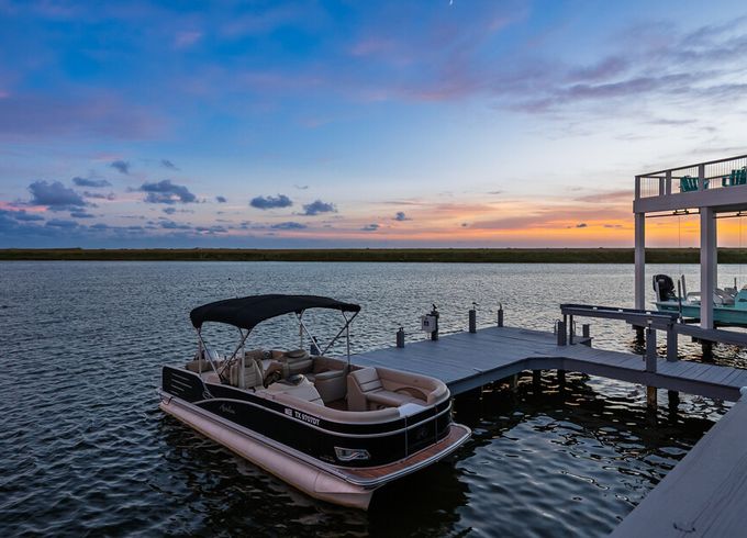 23FT Avalon Pontoon Boat - Located at private dock in Corpus!