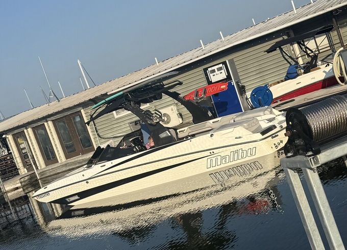 Malibu M235 | World-Class Wave and Captain | Canyon Lake Austin