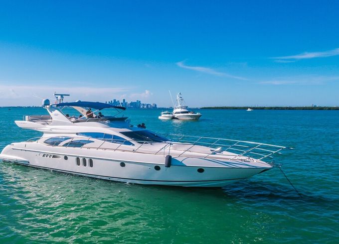 Luxury Azimut 62' Yacht