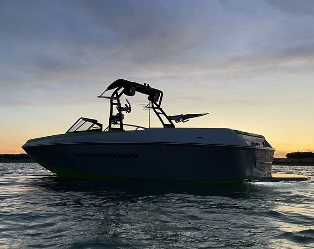 Wake Surf Moomba Max Fits 17 – Lake Austin