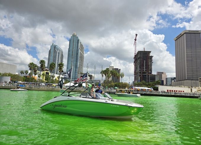 Luxurious 25ft Yamaha Jetboat FUEL/DRIVER INCLUDED