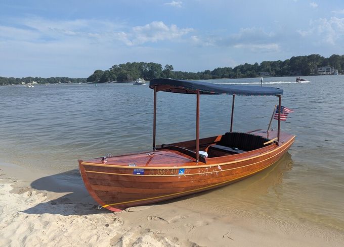 Stunning Classic Electric Boat – Glide in Style!