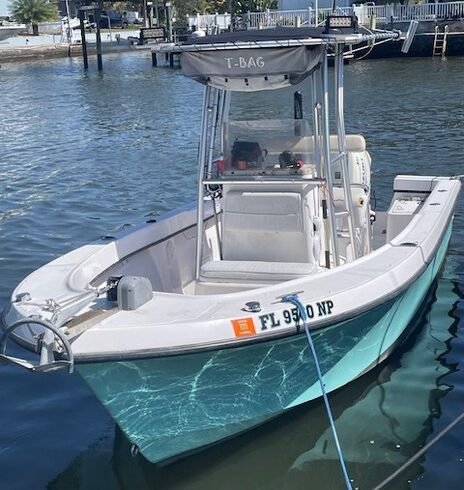 20' Center Console with Captain for Cruising, Fishing or Sunset Tours