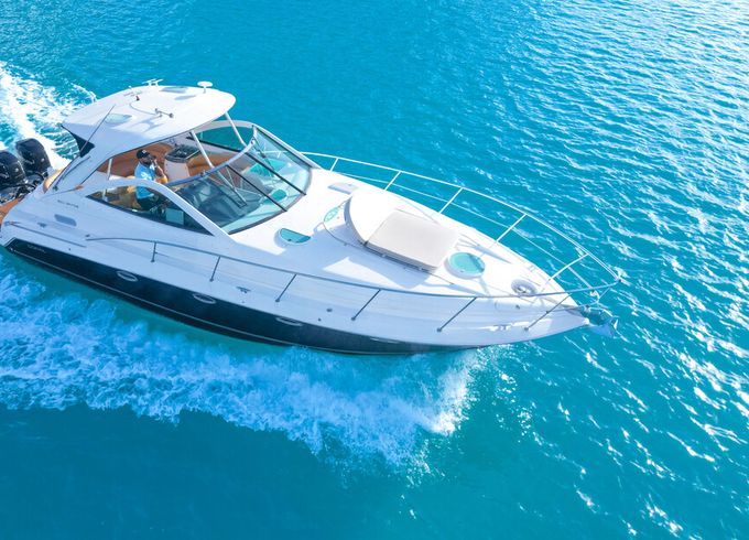 Experience Luxury &amp; Fun on Our Doral Hawaii 42 ft Private Charter!