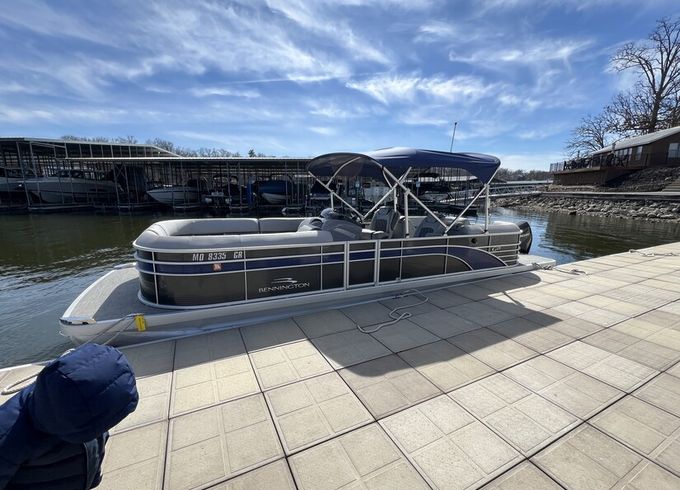 Luxury Tritoon Experience – Lake of the Ozarks