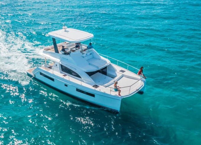 43ft Leopard Power Cat | White