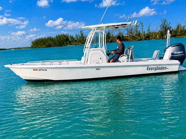 Smooth Everglades 243 bay boat