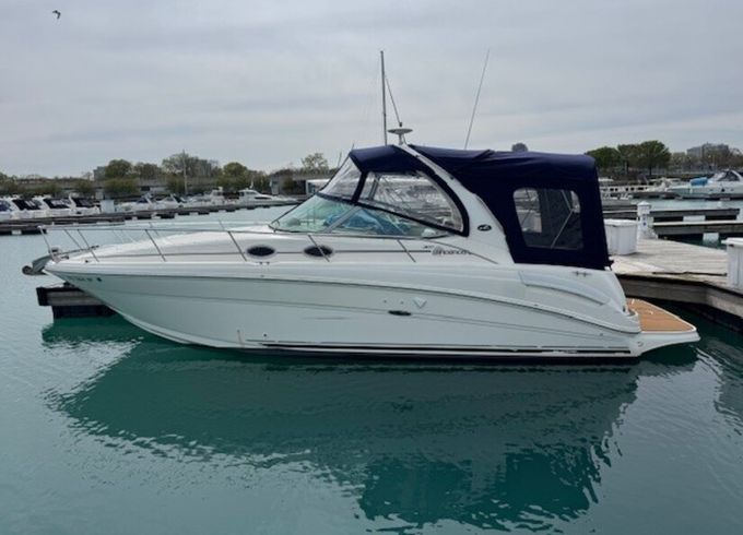 Luxury 33' Sea Ray Yacht Rental in Chicago