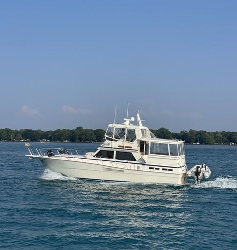 Azure Horizon Coastal Escape — Day Cruiser & Paddleboard Adventures