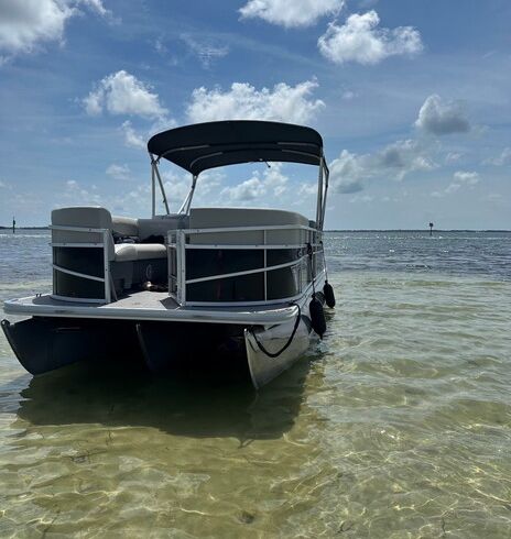 2023 22' Tritoon — Spacious Weekend Cruiser