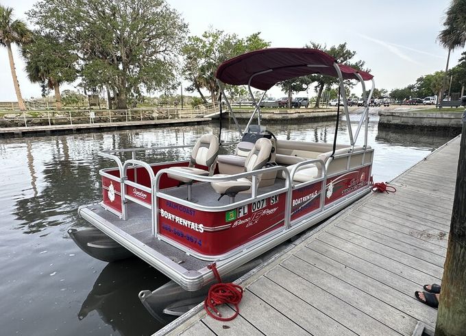 5 Passenger Suntracker 16" Perfect for family Fun - Palm Coast!