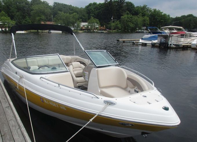 Captained 21' Chapparal 210ssi for up to 6 guests on Lake Hopatcong