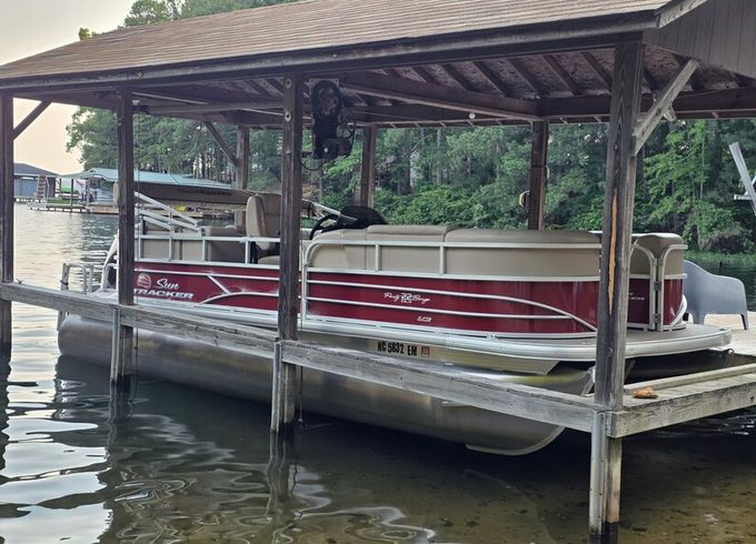 24' Sun Tracker Party Barge DLX (200HP) — Sandy Cove Guests Only