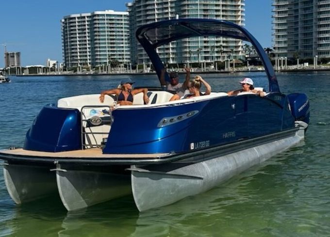 25' Harris Crown Tritoon for up to 12 passengers