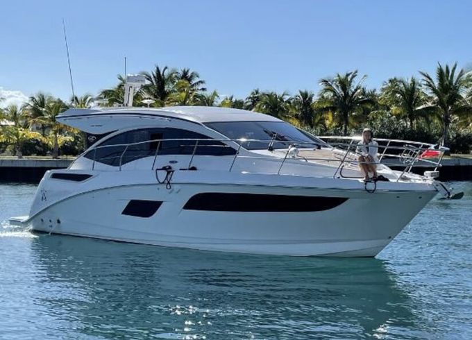 Luxury Sea Ray Sundancer Yacht Experience | Brunch, Celebration