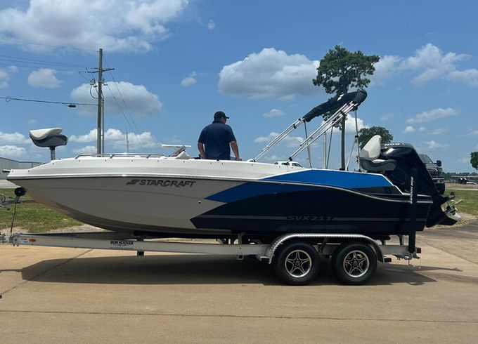 22ft Deck Boat w/200hp Mercury