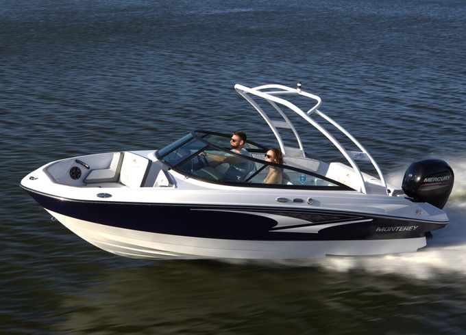 High-Performance Ski Boat – Tubing, Water Skiing & Lake Minnetonka Fun