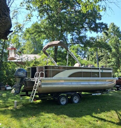 2022 20' Bennington Fishing and Pleasure Pontoon is Ready!