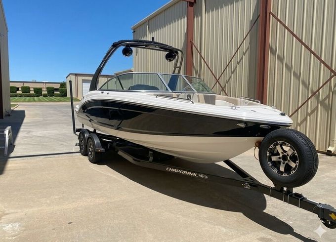Ultimate Lake Day:  23ft Ski Boat for Up to 12 Guests!
