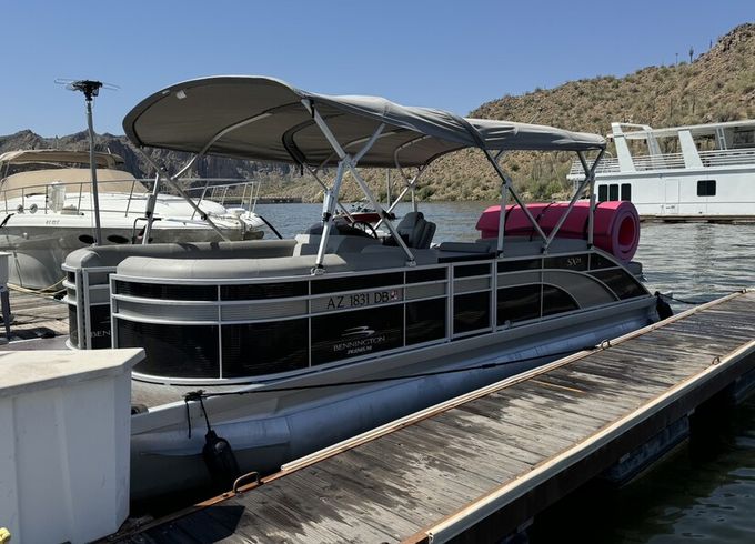 Bennington 25' Tritoon SSBX — Luxe Bowrider for Fun & Performance