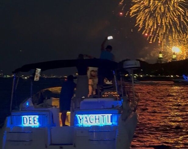 35ft Party Yacht w/ OPEN Seating Area! Playpen-Fireworks + More!