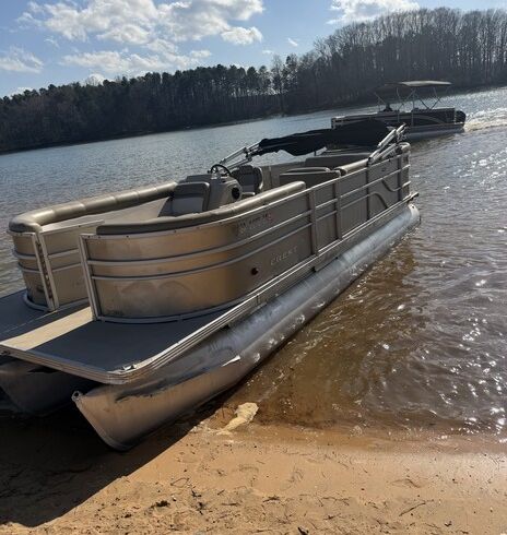 Come enjoy the day on beautiful Luxury Tritoon