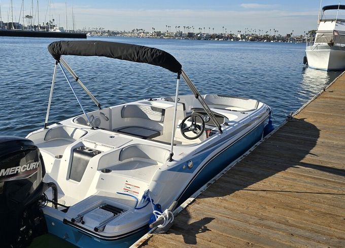 Exceptionally roomy 17-foot Blue Lagoon