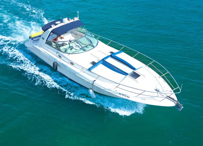 Enjoy "Venezzia" in Miami with Sundancer II 44FT!