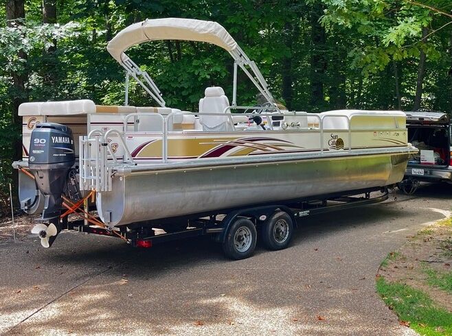 Luxurious 25ft G3 Sun Catcher Pontoon Boat, 12 People, Private Side
