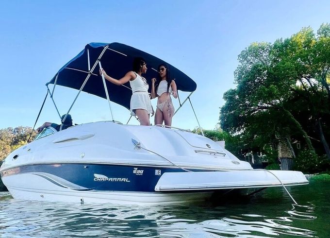 Unforgettable Lake Austin Days! Rent Our Chaparral 243 for Fun in the