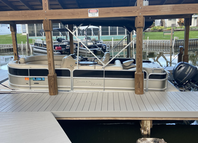Pontoon FUN in Downtown Tavares on the Harris Chain of Lakes