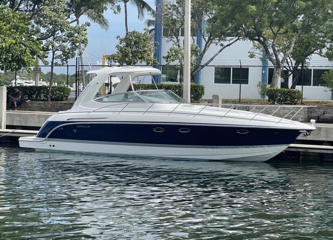 40ft Luxury Performance Cruiser. Perfect for parties and cruises.