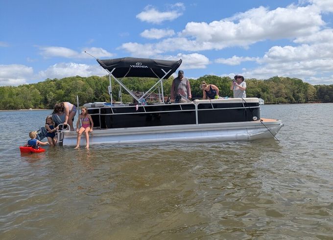 Pontoon Boat. Lake Wylie. No captain. *Gas Included*