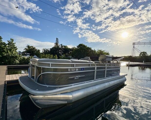 Amazing Pontoon Escape for 8 Party Adventure