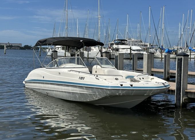 Hurricane SunDeck 237 with Yamaha 250 seating for up to 12