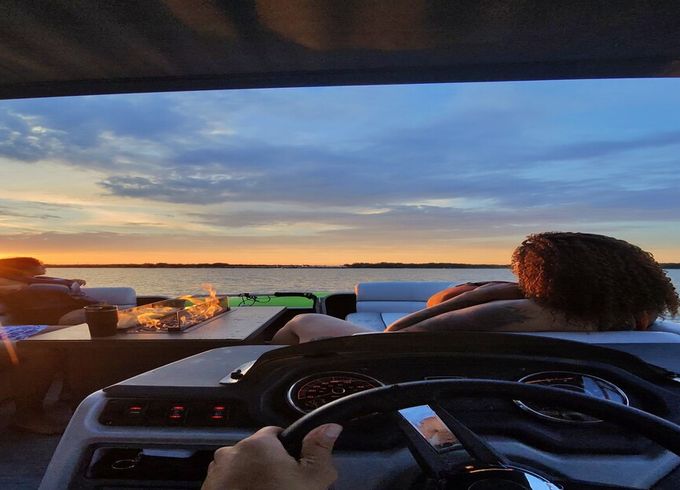 Pontoon w/ Fire Pit, Captain, FREE Fuel – Joe Pool Lake, Grand Prairie