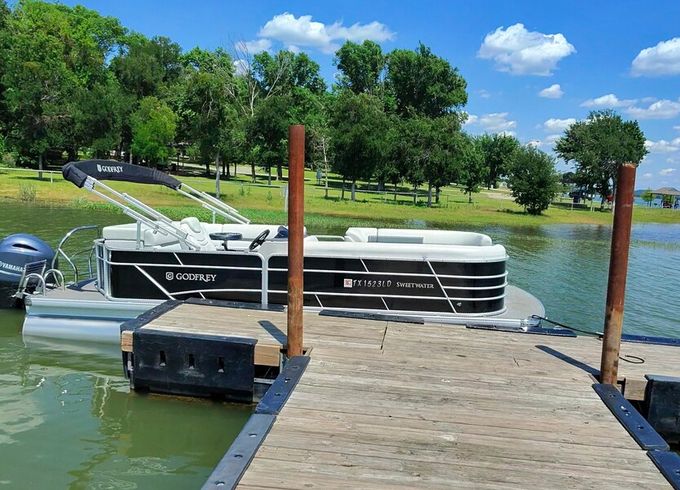 Pontoon w/ Fire Pit, Captain, FREE Fuel – Joe Pool Lake, Grand Prairie