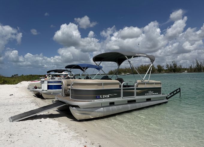 Naples Boat Rental - 20ft 9 passenger Pontoon | Keeywaydin Island