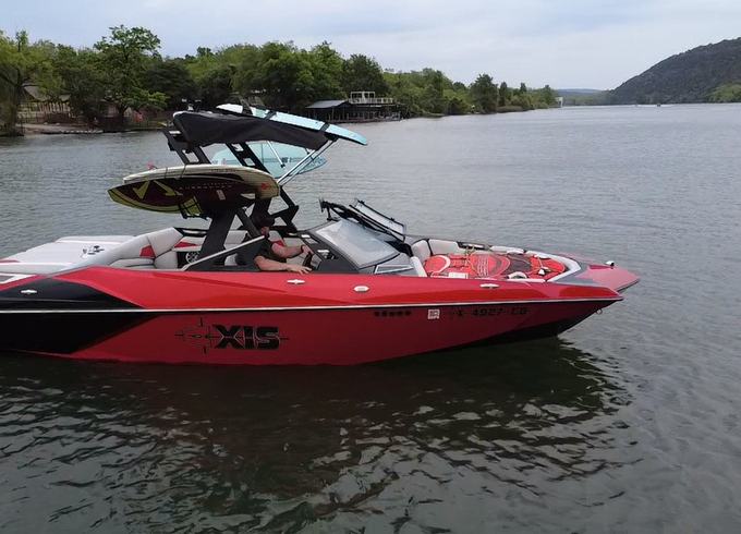 Captained Axis A22 Wake Boat – Lake Austin, Surf and Tube