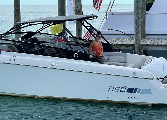 Greenline NEO 37ft you can rent without Captain in HOLLYWOOD