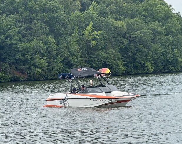 Axis Wakeboat