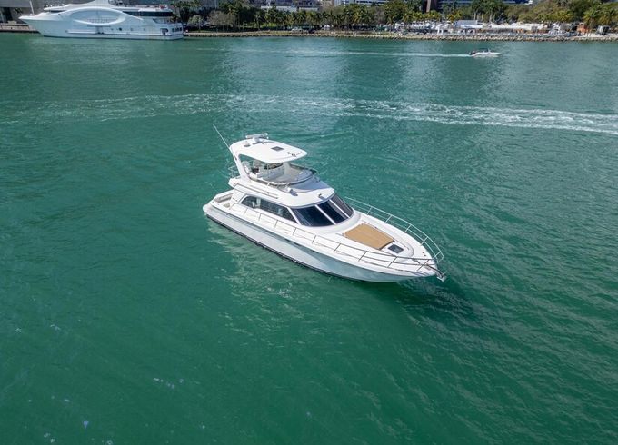 Beutifull 48Ft Yacht Available in Miami with 1 Jet Ski included.