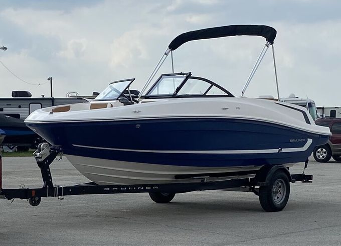 2022 Bayliner VR5 on Geist Reservoir | Seats 6 | Family Fun, Cruising