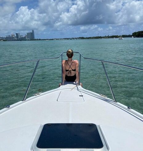 Sandbar Tours on 30ft Cruiser Boat — 30ft Cruiser