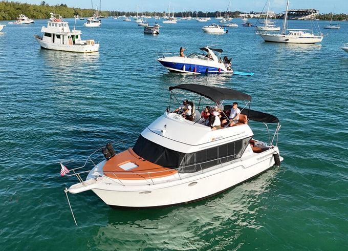 "SPECIAL DISCOUNT WEEKDAYS" FLYBRIDGE CARVER AFT CABIN