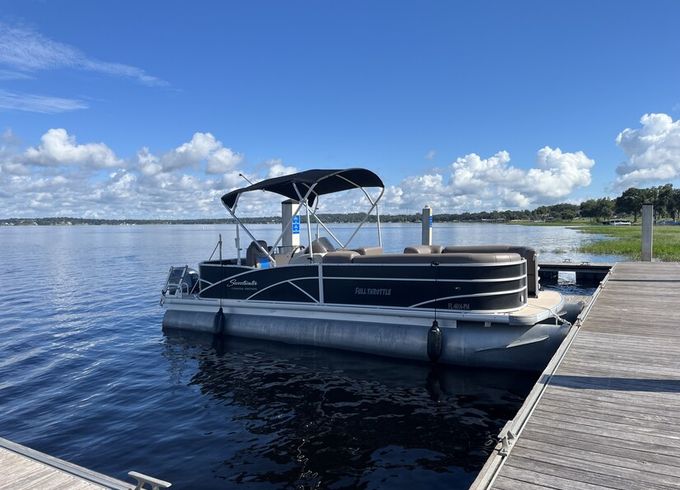 Clermont FL Chain of Lakes 24ft pontoon boat that fits 13 passengers!